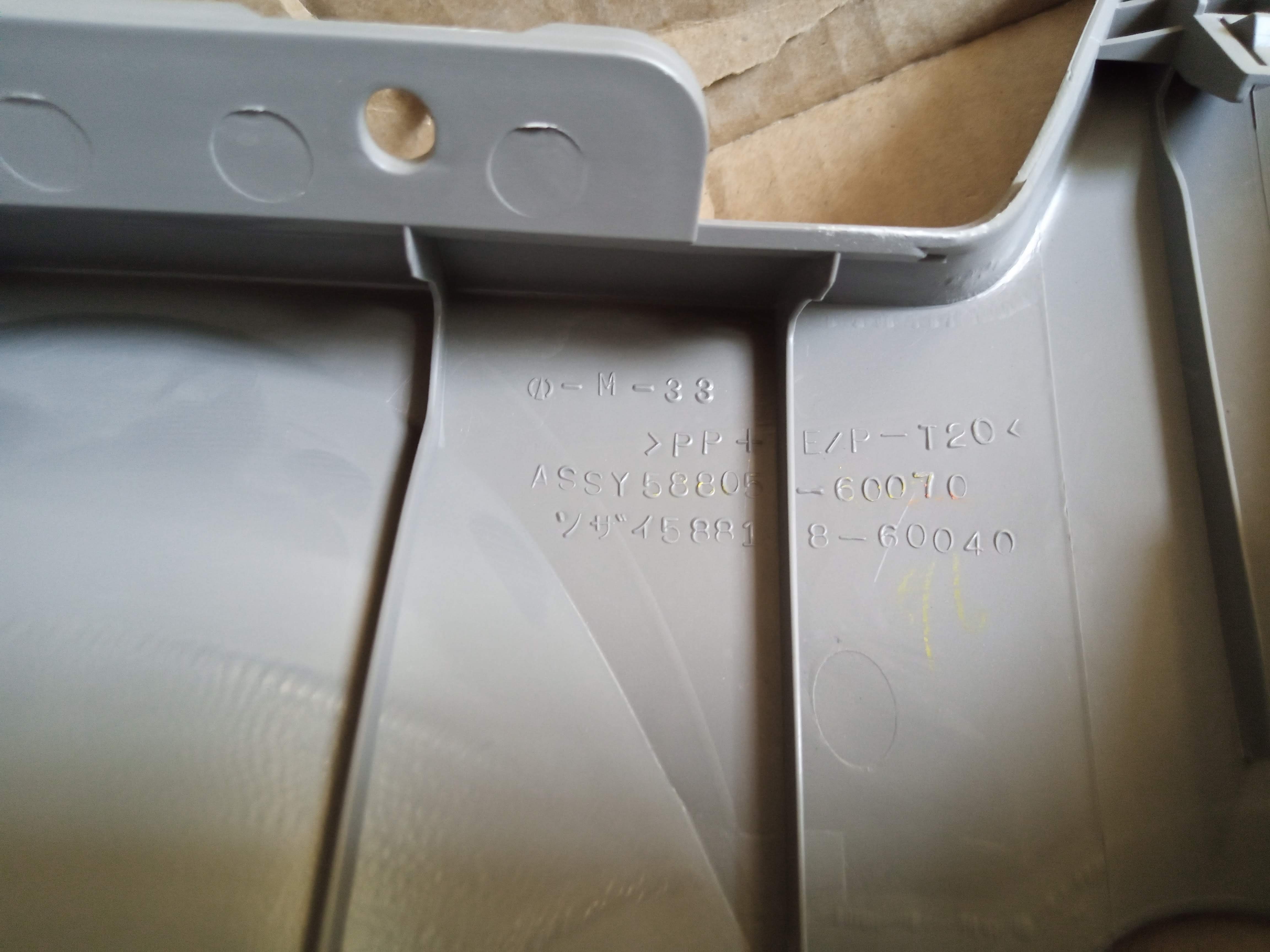 Накладка декоративная Тойота 2