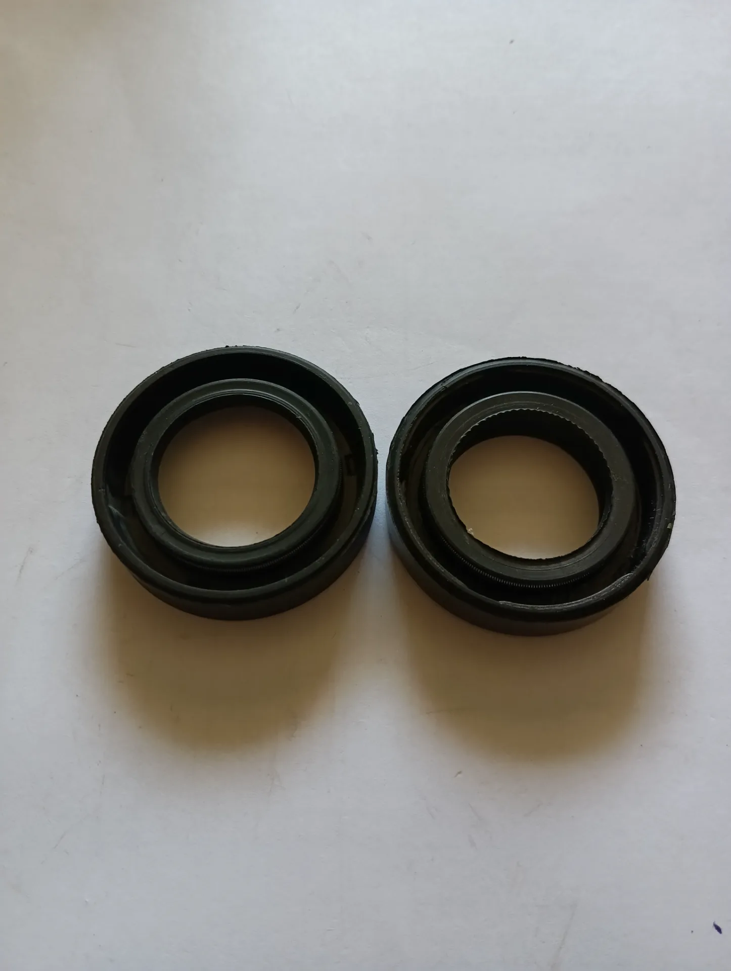 Сальник 1.2-25х42-2.  2,2-25х42-1. 2