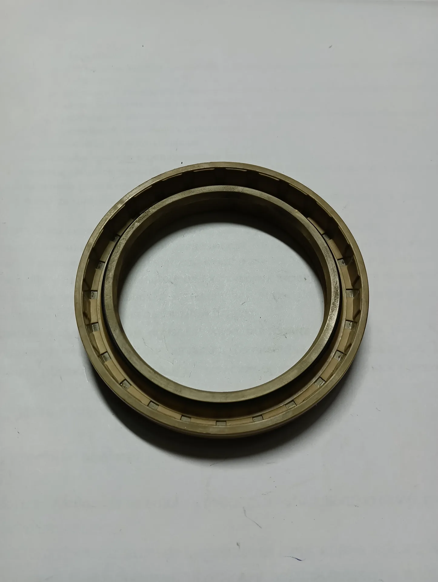 Сальник КАМАЗ редуктора левый 70х92х12/16 2