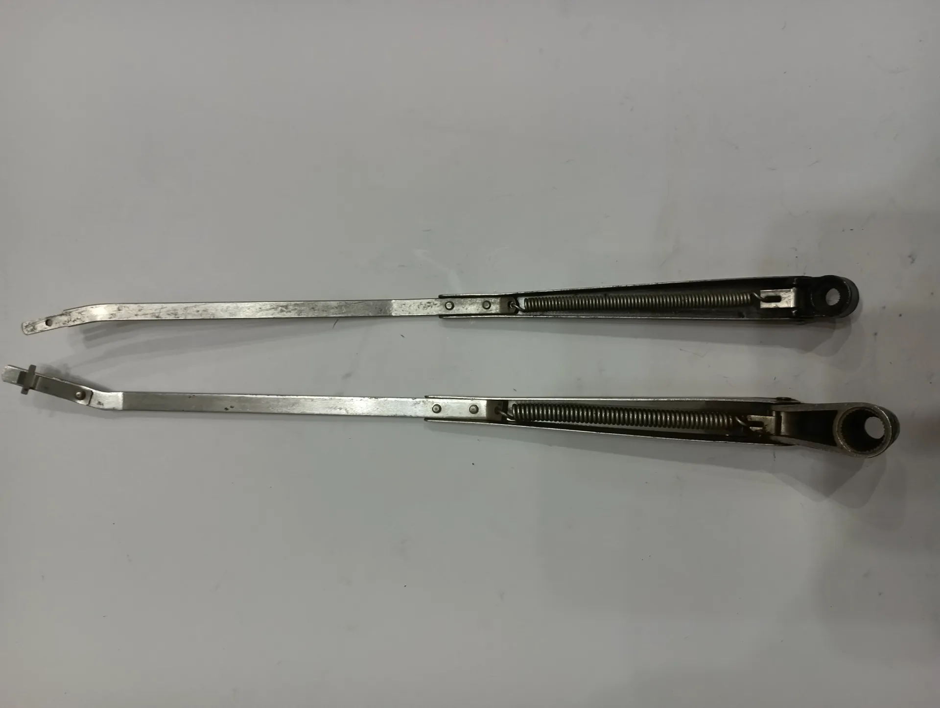 Поводок стеклоочистителя (рычаг) 2