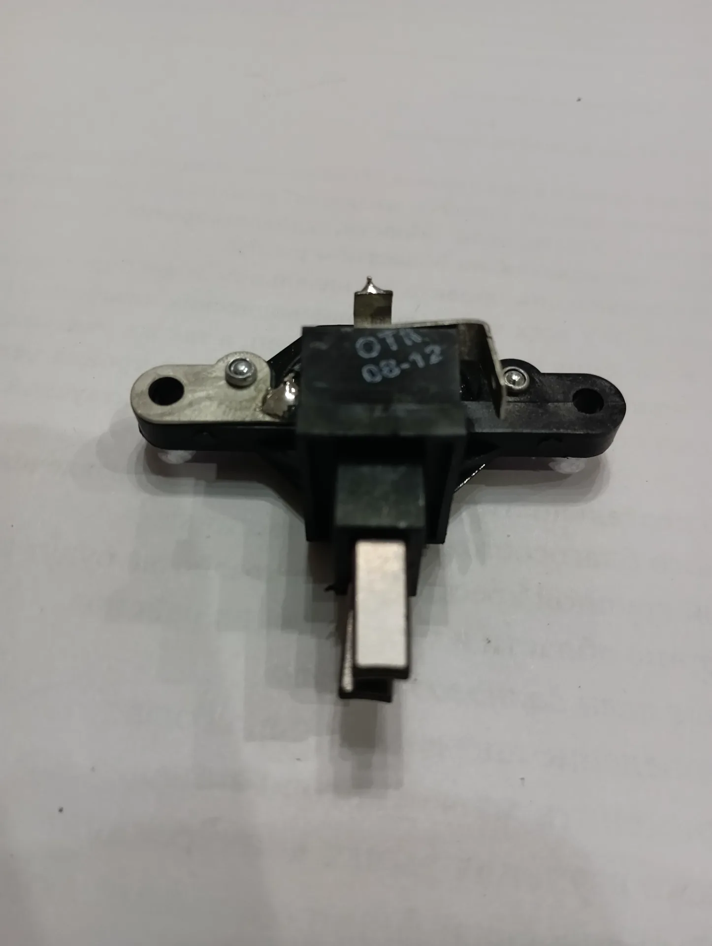 Регулятор напряжения Камаз 28В 5А с щеточным узлом 3