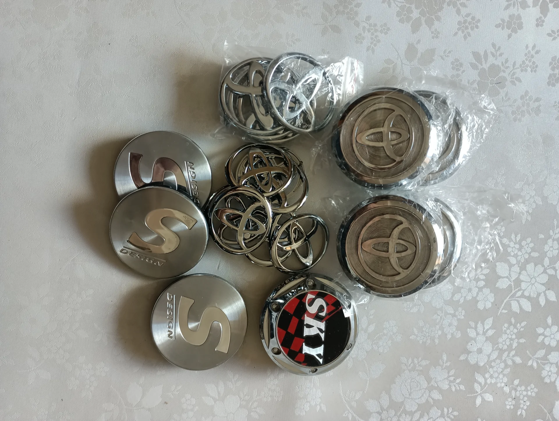 Колпачки на диски 2