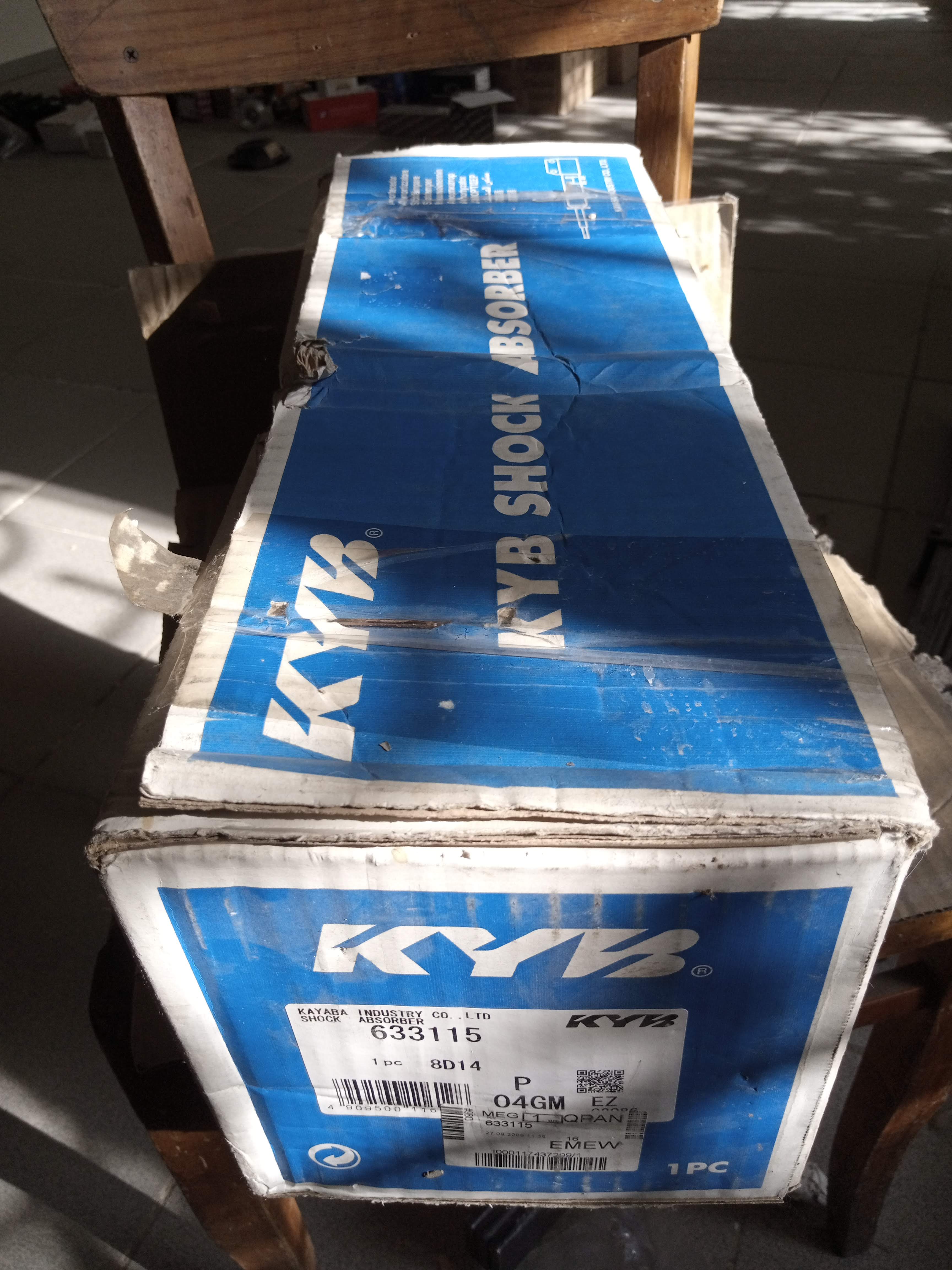 Амортизатор передний Ниссан Санни Каяба лев+прав 2