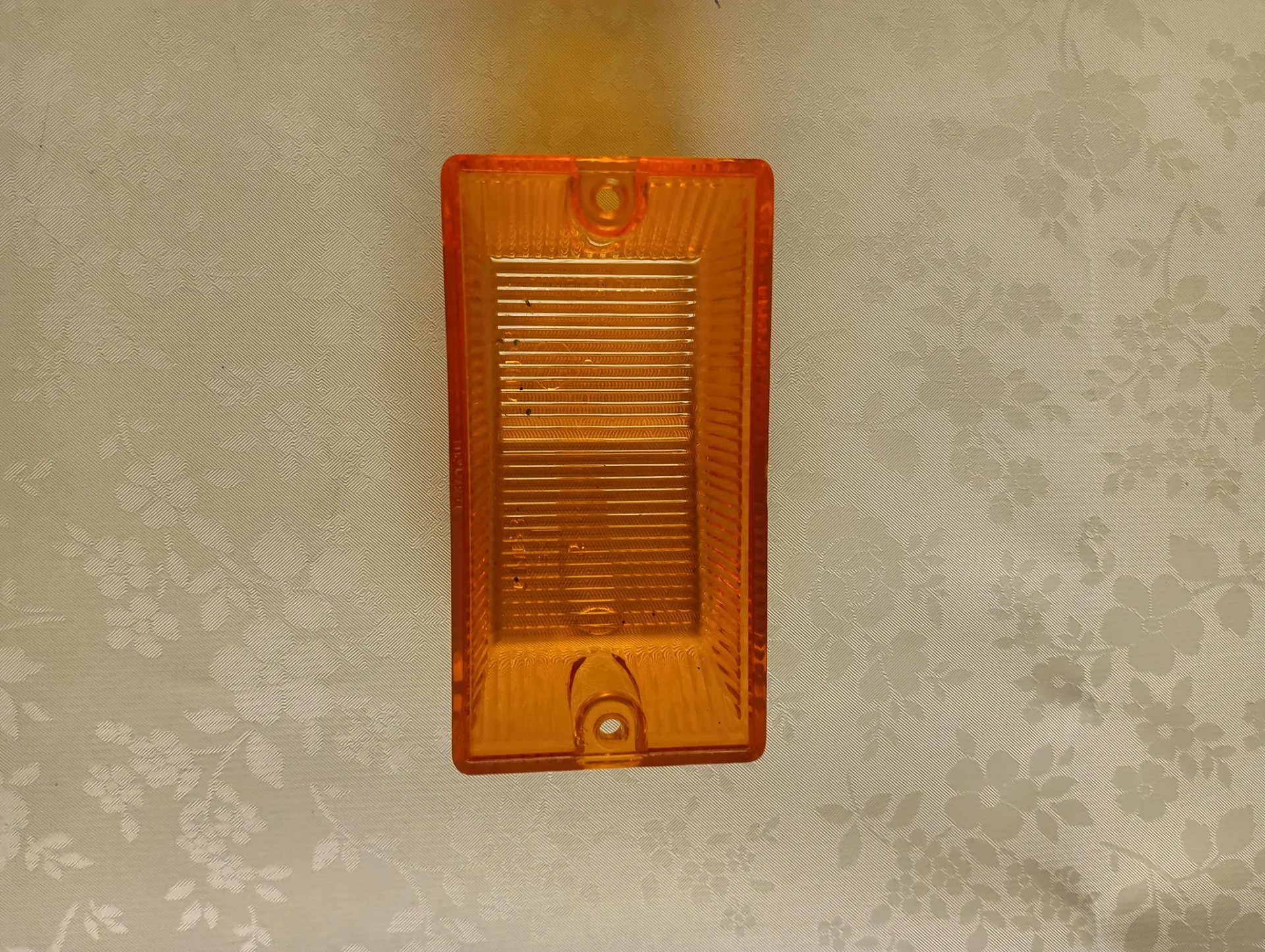 Стекло повторителя МАЗ (рассеиватель) 2